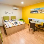 아파트 Elegant And Stylish Retreat With Terrace - With Terrace Brežice