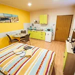 아파트 Elegant And Stylish Retreat With Terrace - With Terrace