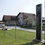 아파트 Elegant And Stylish Retreat With Terrace - With Terrace