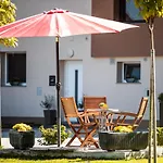 Apartment Elegant And Stylish Retreat With Terrace - With Terrace