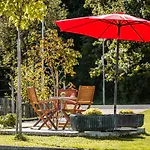 Elegant And Stylish Retreat With Terrace - With Terrace