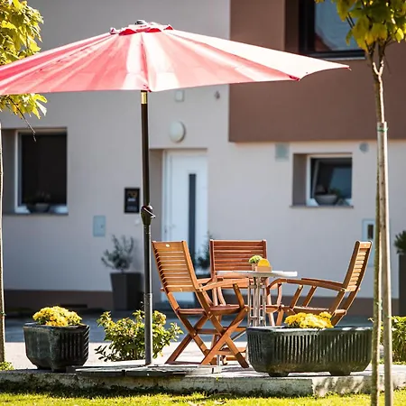 Appartement Elegant And Stylish Retreat With Terrace - With Terrace