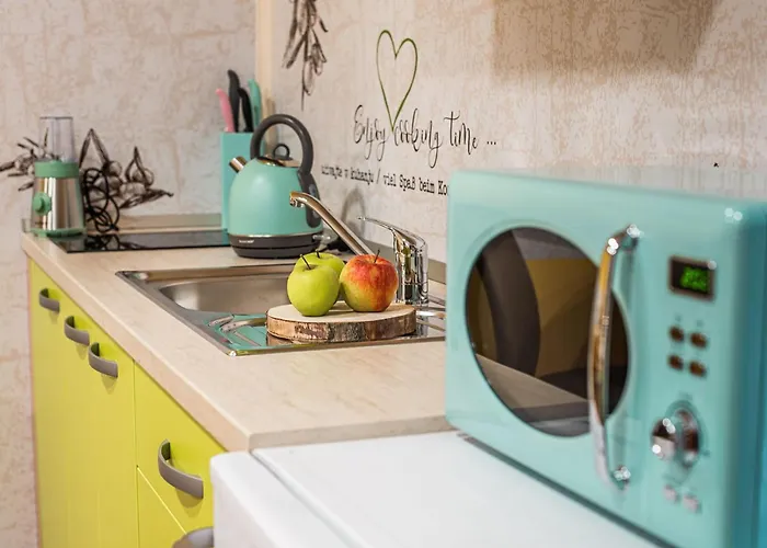 Elegant And Stylish Retreat With Terrace - With Terrace