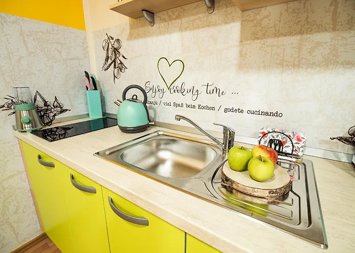 Elegant And Stylish Retreat With Terrace - With Terrace Apartament