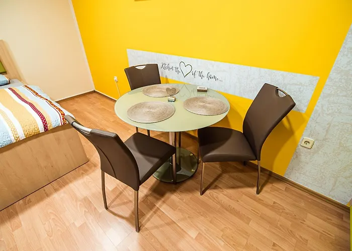 Elegant And Stylish Retreat With Terrace - With Terrace Apartament