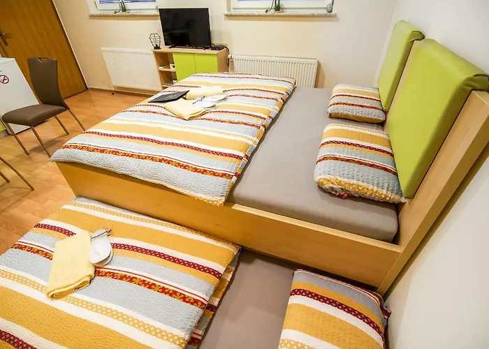 Elegant And Stylish Retreat With Terrace - With Terrace Lejlighed