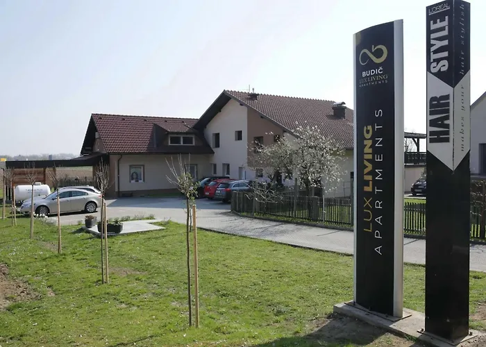 Apartament Elegant And Stylish Retreat With Terrace - With Terrace