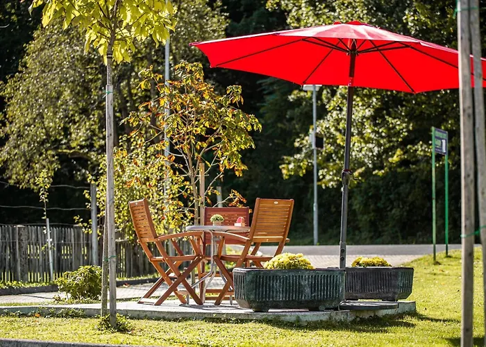 Elegant And Stylish Retreat With Terrace - With Terrace